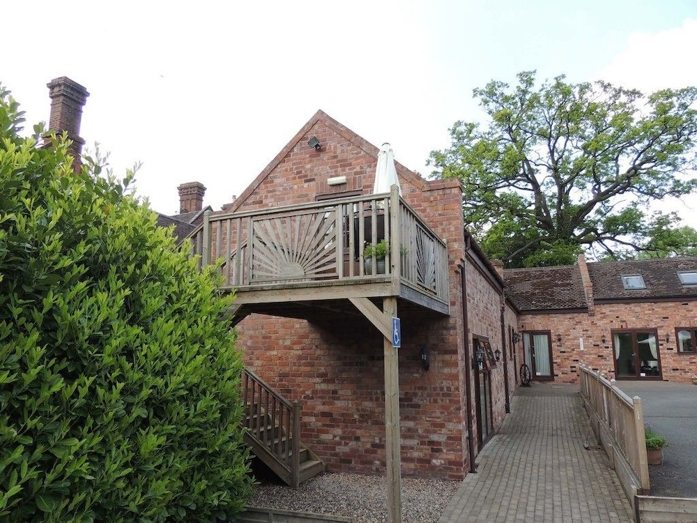 Worcester Vacations - The Manor Coach House - Property Image 2