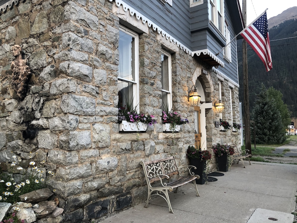 Hotel The Alma House Inn - Image 1