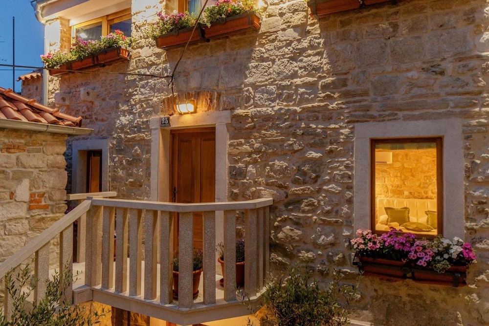 Stone House Luxury Rooms