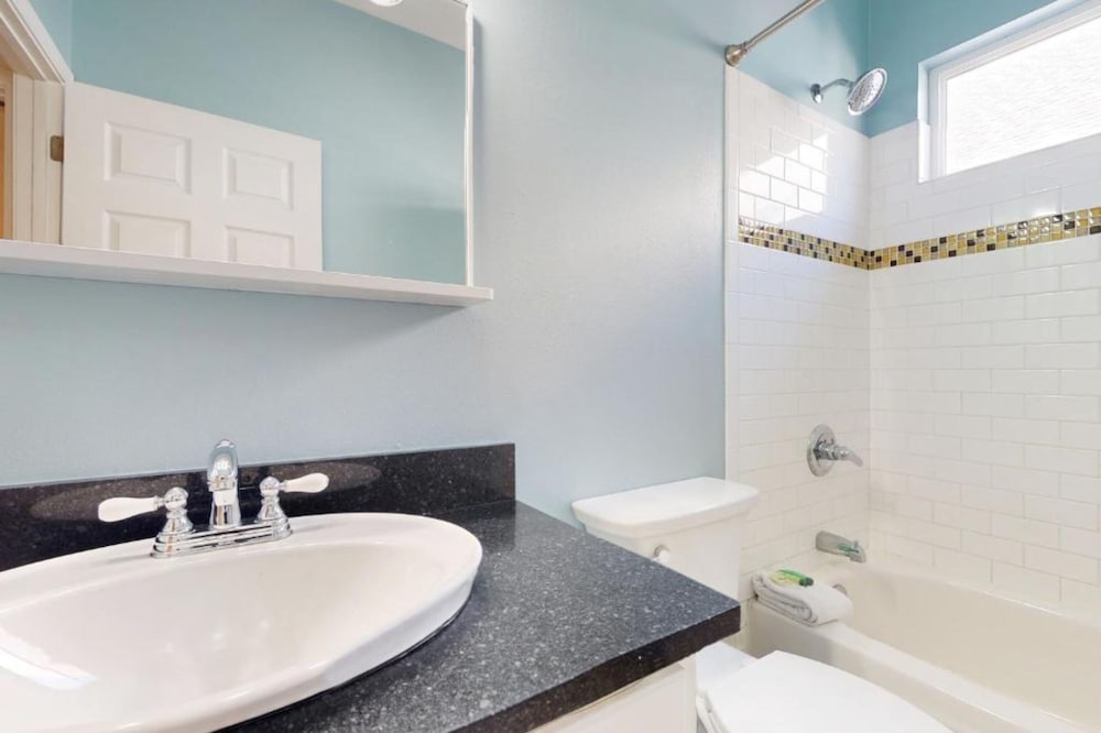 Rileys Retreat - 3BR 2BA Home With Private Pool and Gas Grill!