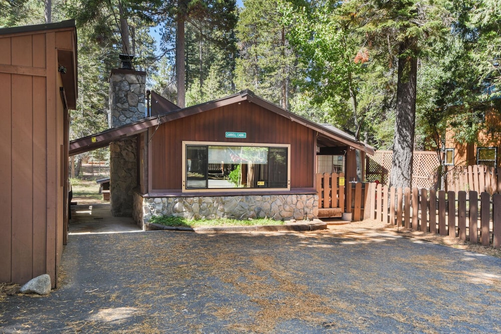 Elm Street Getaway Sleeps 8!