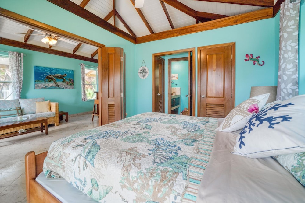 Lucky Duck Villa - Huge Beachfront Pool and Pier
