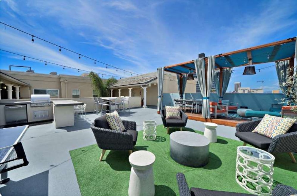 Modern Escape W Pool GYM Parking 10 Min to Cedars