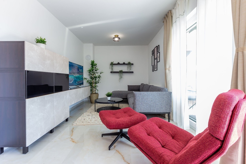 Exquisite Prestige Luxury Apartments With Shared Pool