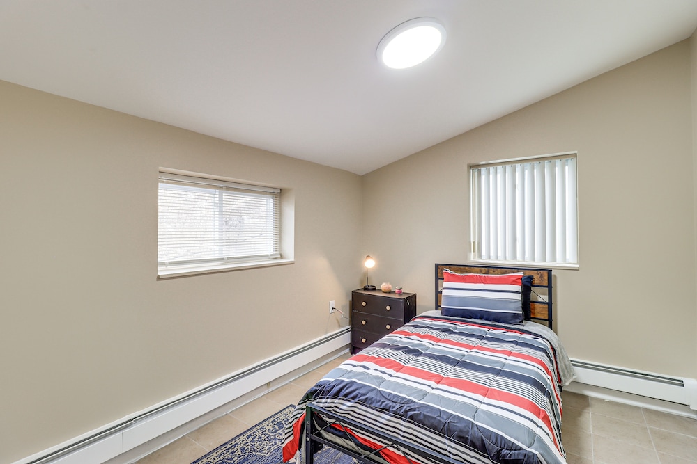 Farmington Hills Vacation Rental, 20 Mi to Detroit view 4