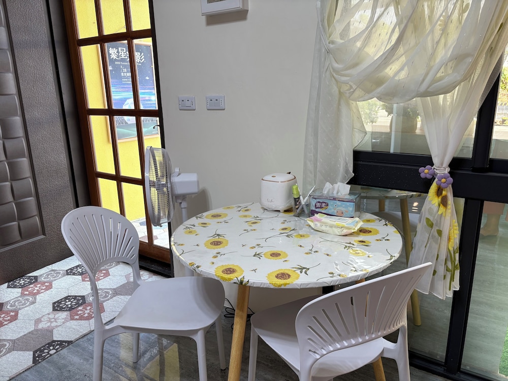ZHIBEN SUNFLOWER BED AND BREAKFAST