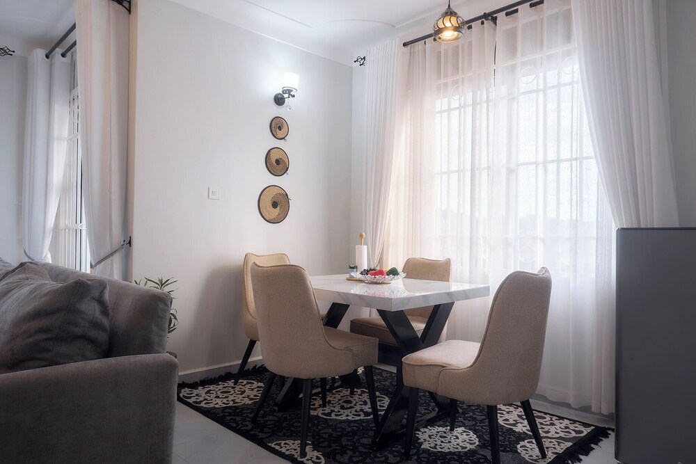 B&S Luxe Living