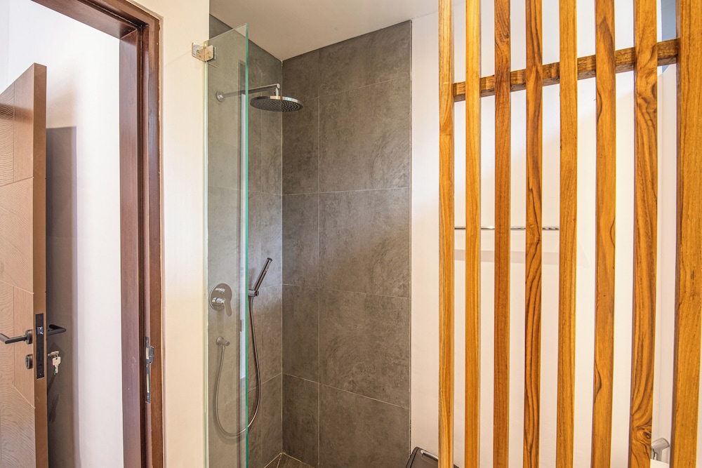 Elegant 5BR Canggu Villa 400m to Pristine Beach