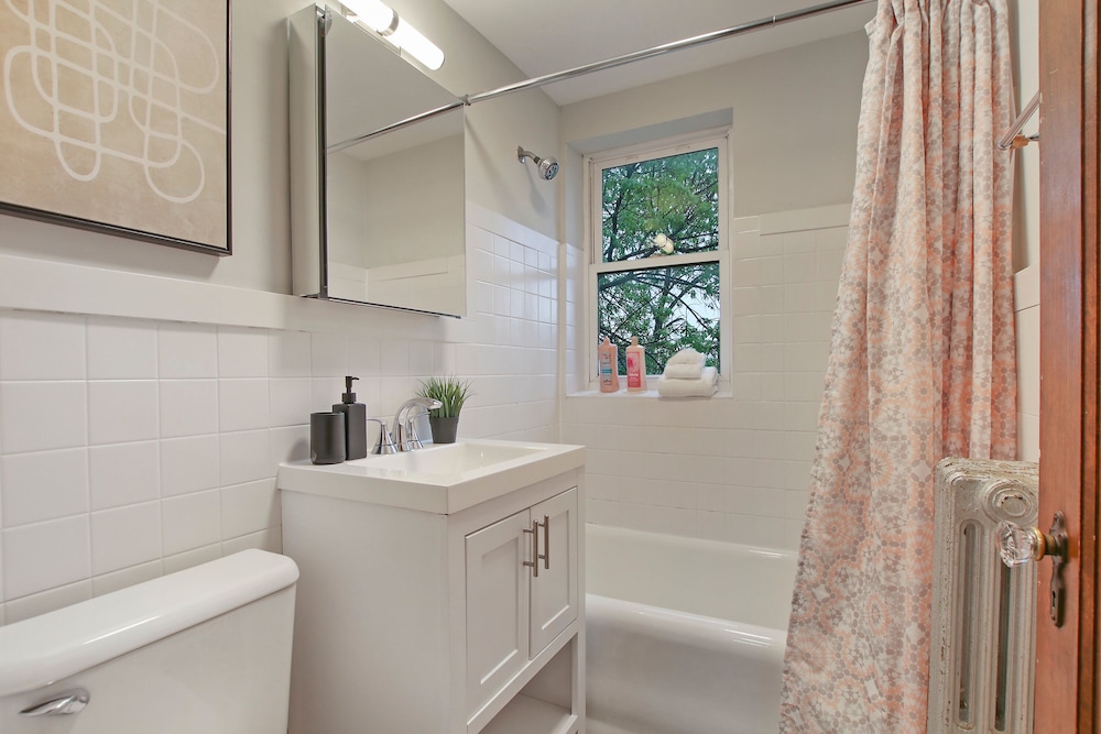 Harmonious 2BR Apt - Lockwood 3