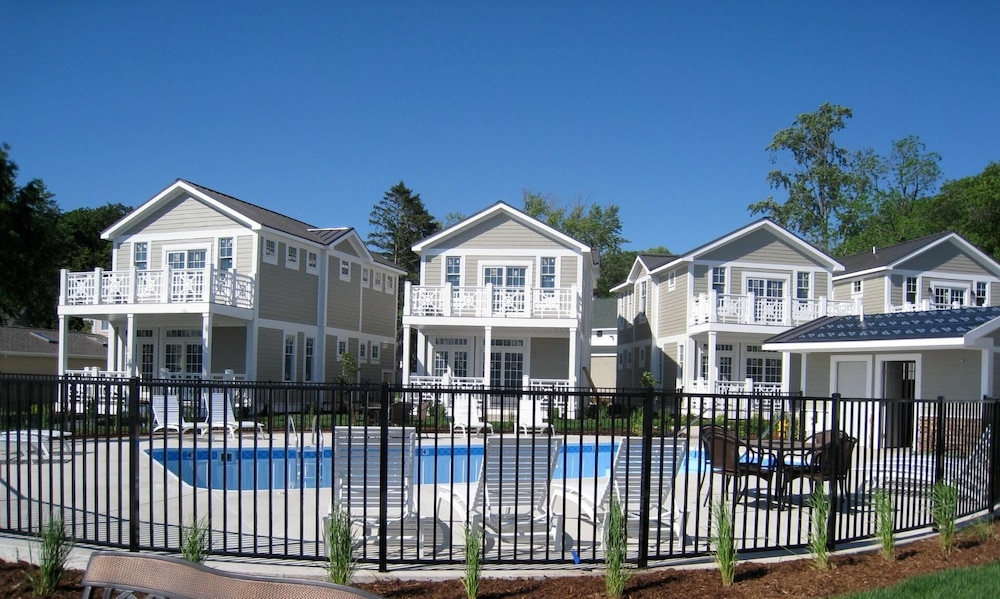 Saugatuck Harbor House