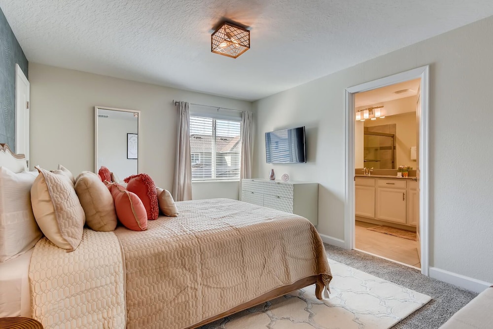 4810 LL - 5BD Private Pool Townhome - Storey Lake
