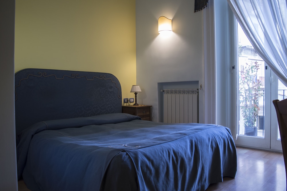 Bonapace Porta Nolana B&B