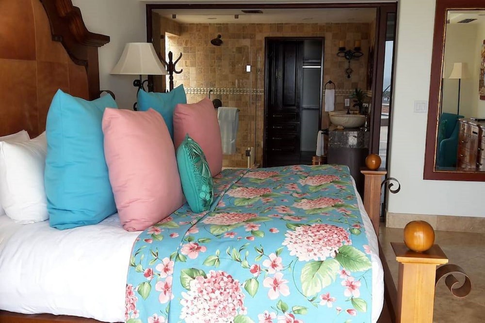Paradise Family Suite at Cabo San Lucas view 5