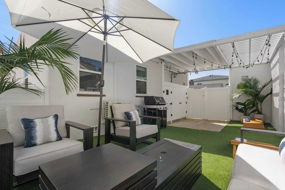 La Jolla Stay w/ Firepit & Walk to Beach Arenas