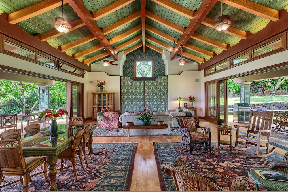 Sea Song in Kilauea With 4 Bedrooms and 6 Bathrooms