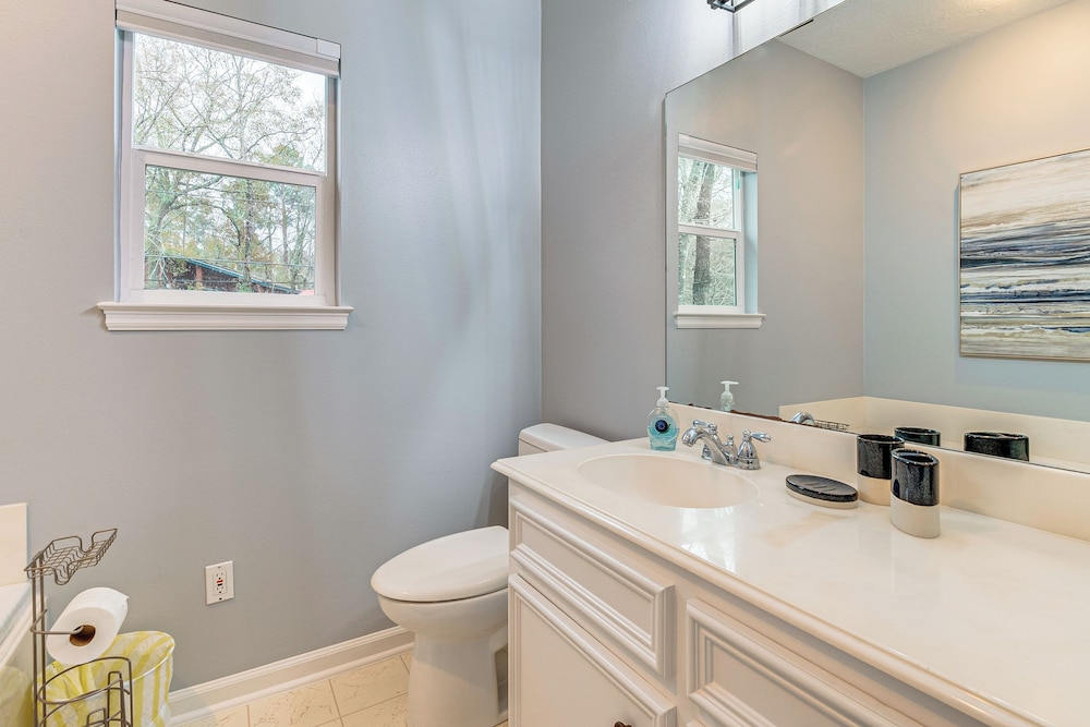 < 1 Mi to Boat Ramp: Waterfront Lake Conroe Home!