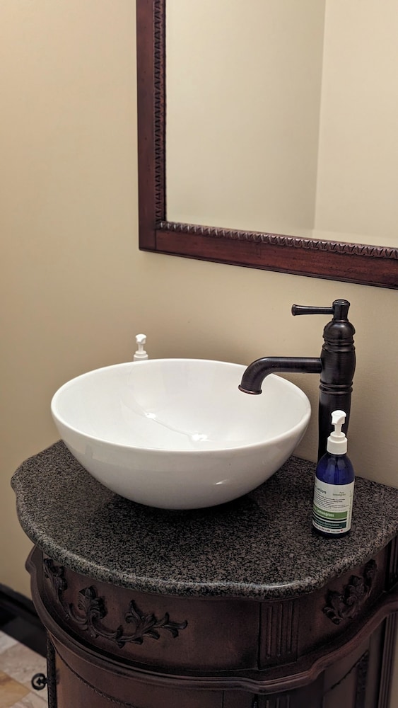 Niagara Creekside B&B