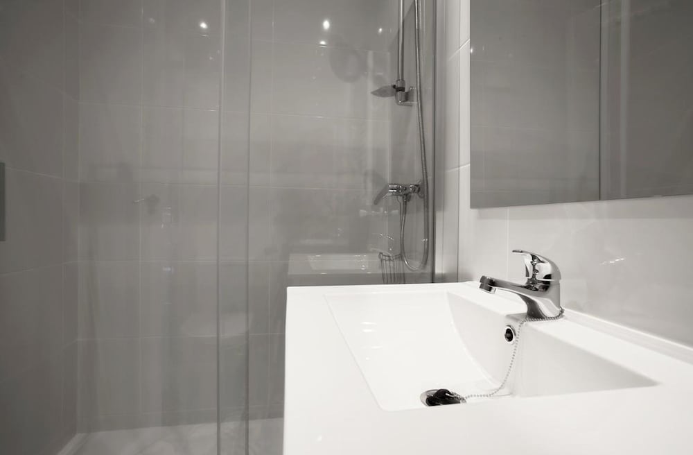 Exclusive 3BD Apartment Near Reina Sofia Museum Reina Sofia II
