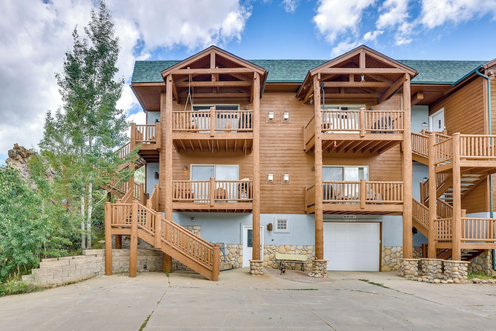 Cozy Condo w/ Views, 3 Mi to Winter Park Resort!