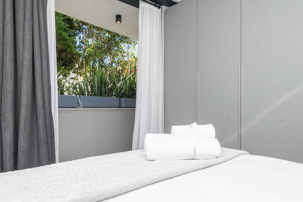 Modern Central Secure Cape Town 2bed Bantry Suite