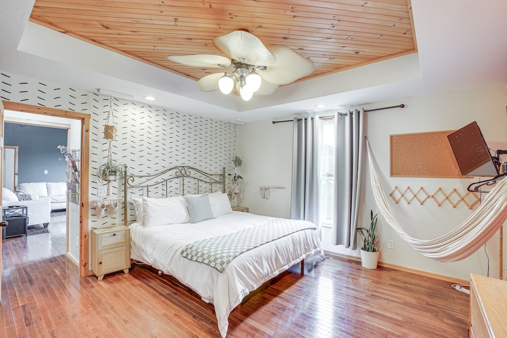 Bethpage Home w/ Private Hot Tub Game Room! - Property Image 24