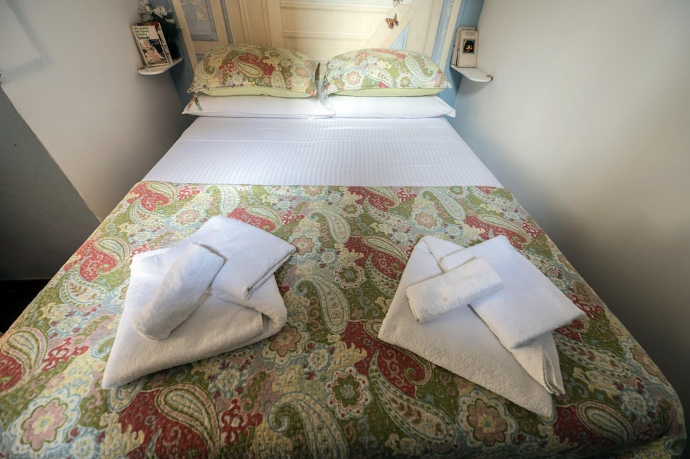 Colosseum 2BR Elegance and Charm