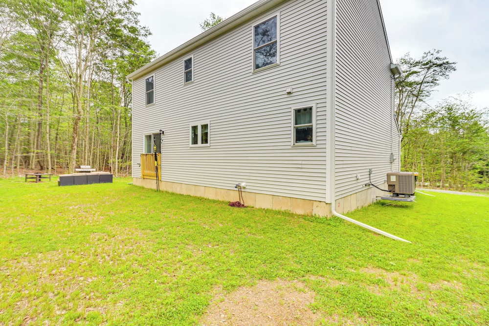 Modern Tobyhanna Retreat: 5 Mi to Lake! view 3