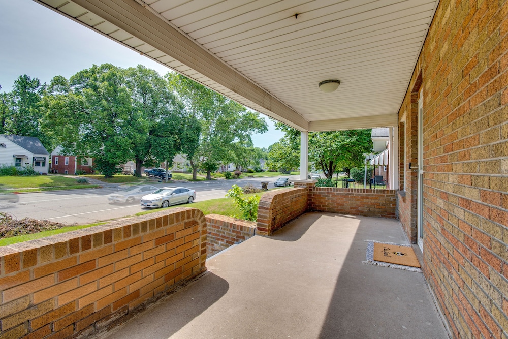 Hotel Charming Springfield Home: 2 Mi to Downtown - Image 1