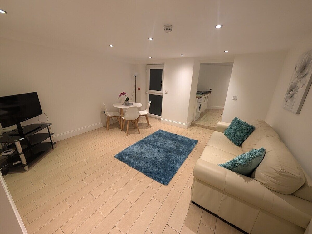City Escape 1 Bedroom Flat in Swansea Centre