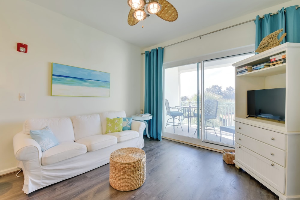 Walkable Condo w/ Pool Btwn Rosemary & Alys Beach!