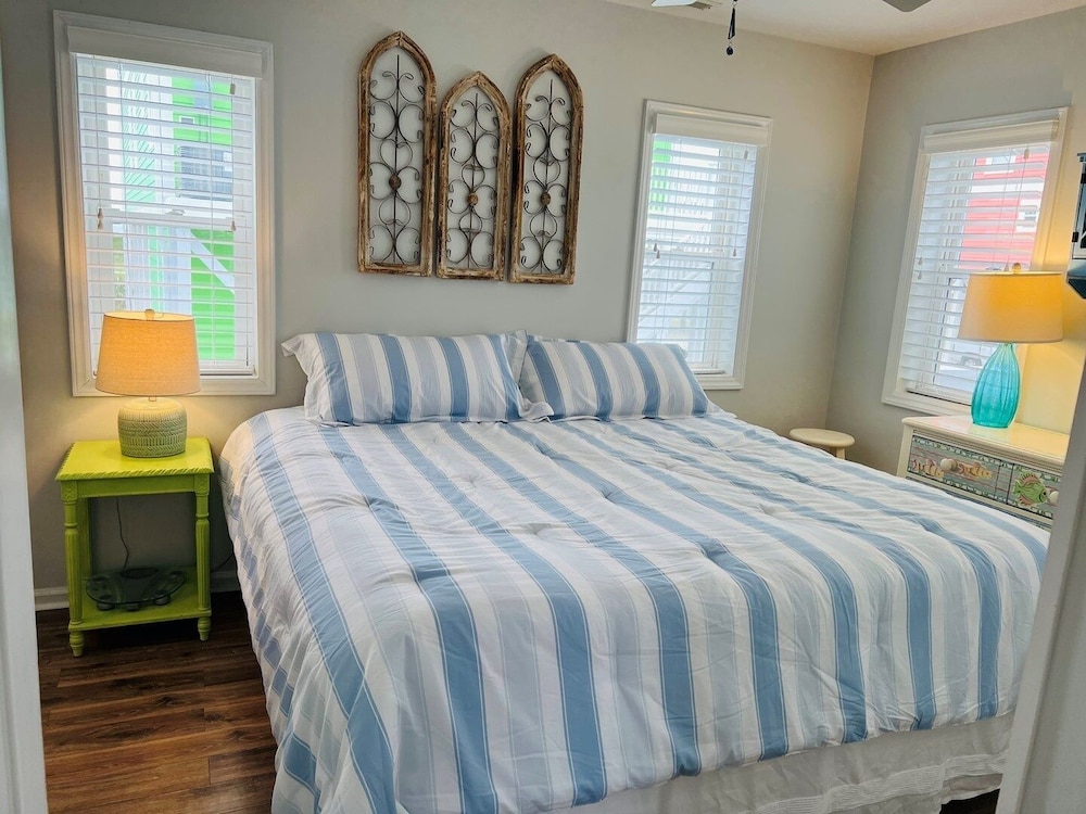 Heaven's Anchor 3 Bedroom Home by RedAwning