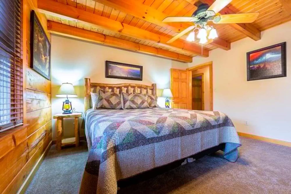 Pigeon Forge Cabin Game Room Dog Friendly Hot Tub
