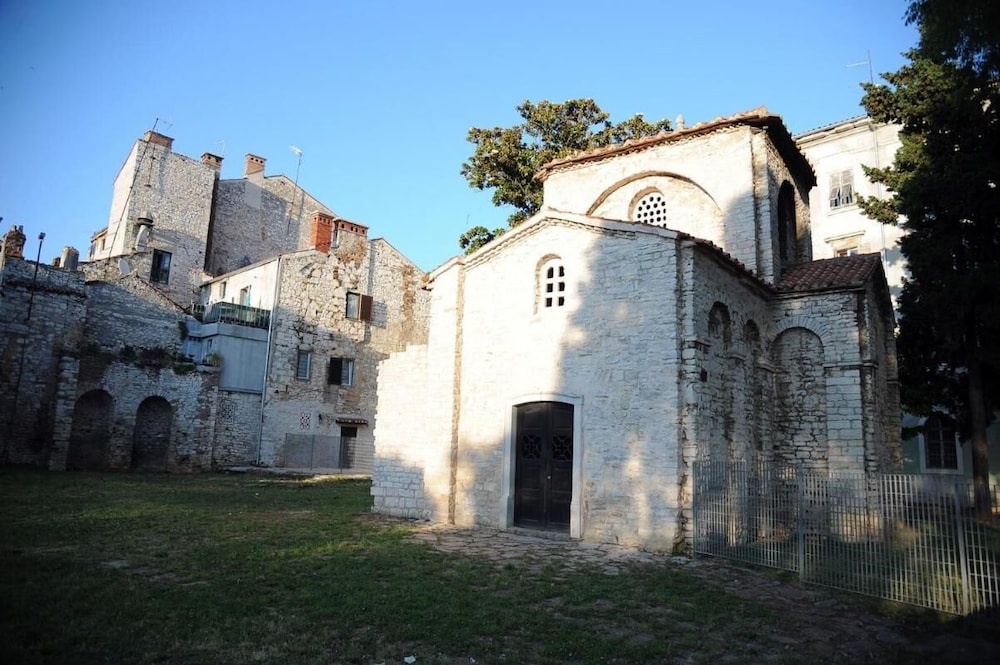 Photo 12