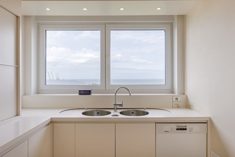 Huswell - Stunning Views Prime Location