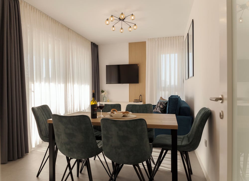 Smash 2 - Two-bedroom Apartments
