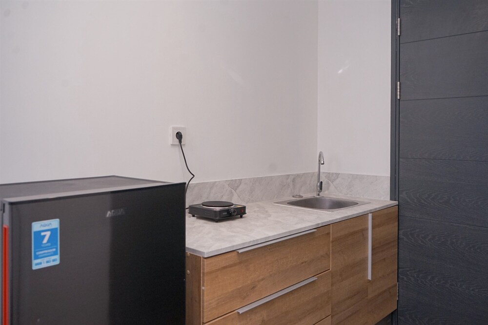 Modern Style and Homey Studio Apartment Collins Boulevard