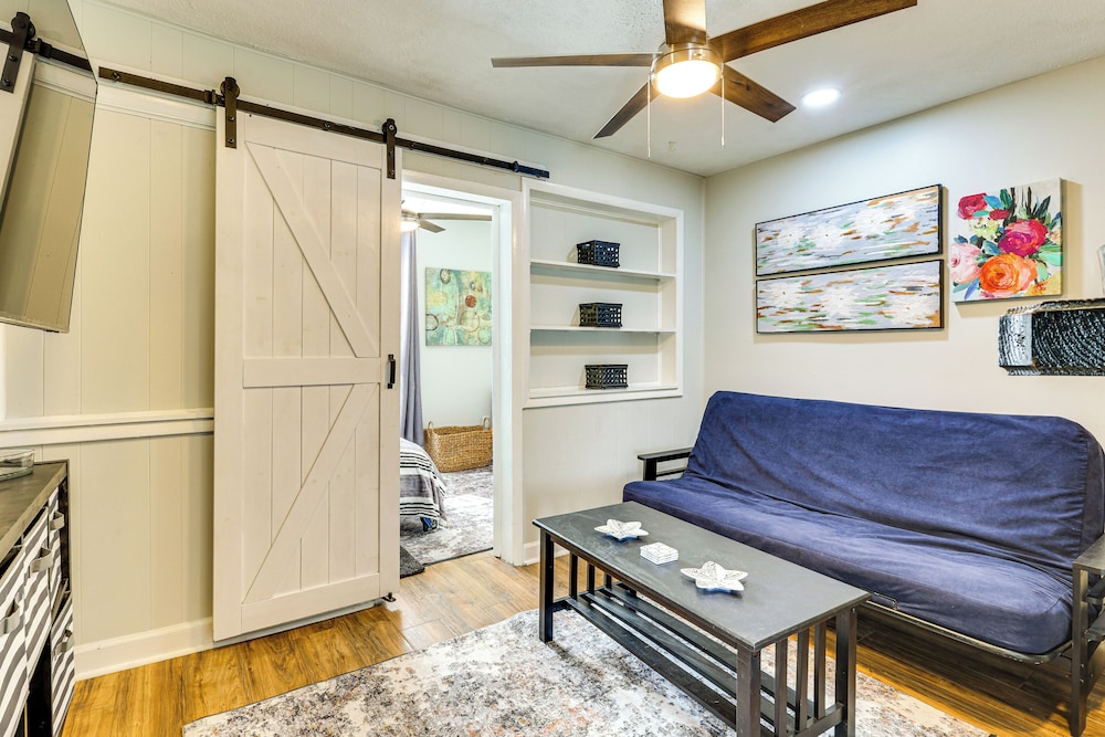 1 Mi to Camden Clark: Central Parkersburg Condo