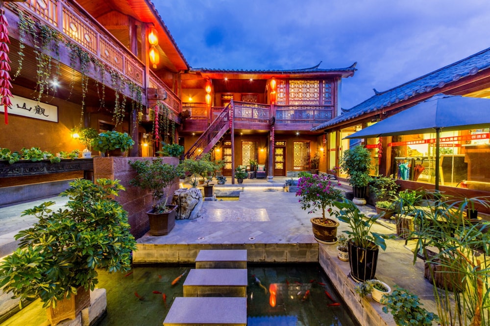Lijiang Bairui Vacation Hotel