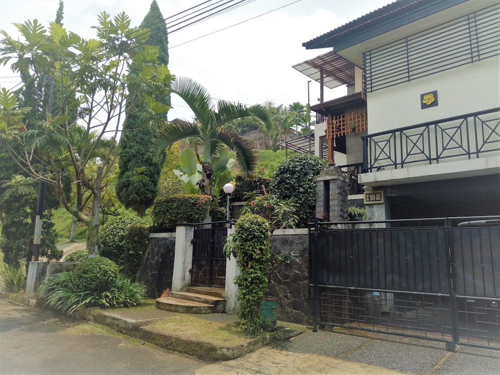 Kembang Guest House