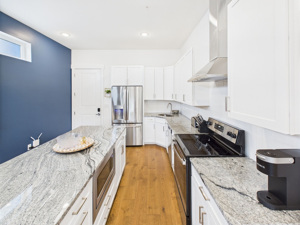 Gallatin Retreat-private Balcony-in East Nashville