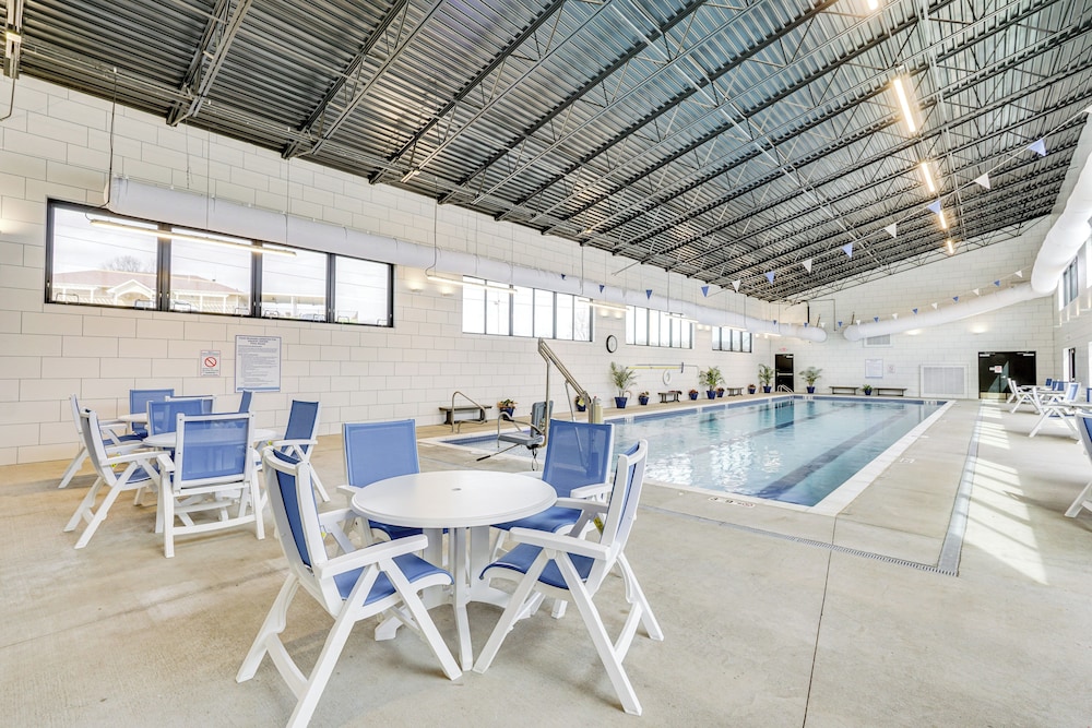 Waterfront Condo w/ Pool on Lake of the Ozarks