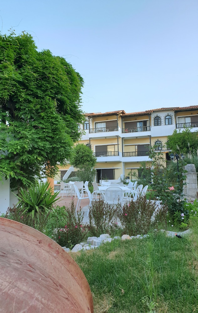 Ioli Village