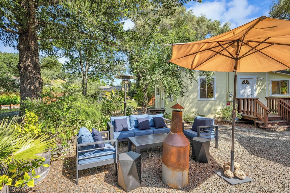 Grapevine Cottage by Avantstay Hobby Vineyard + Firepit