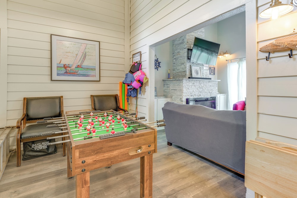 Boat & Fish: Gem w/ Water Views on Lake Livingston