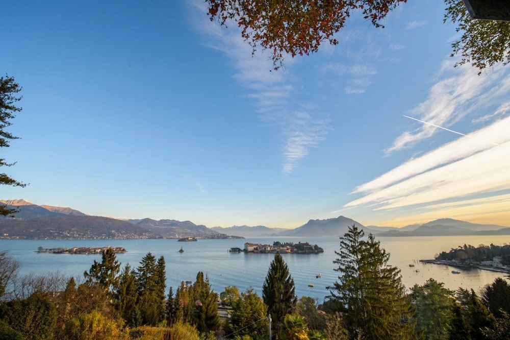 Sana Luxury Apartment in Stresa With Lake View view 4