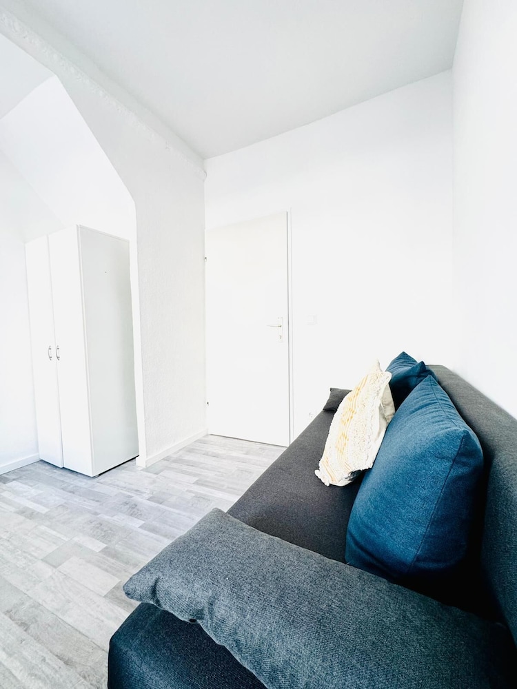 Affordable 4BR Apt Walk to FAC Platz