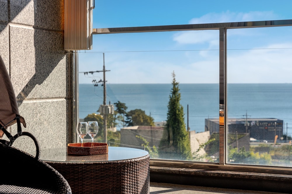 Geoje Pension Kan Pool Villa