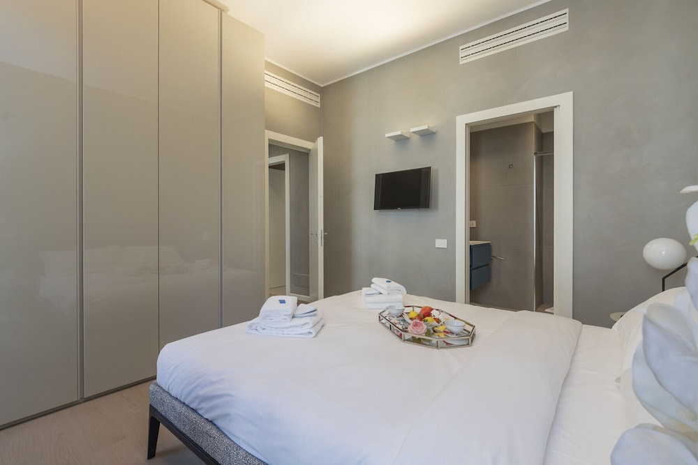San Babila Central Tower by Rentopolis - High-end 1bdr with panoramic terrace overlooking Duomo