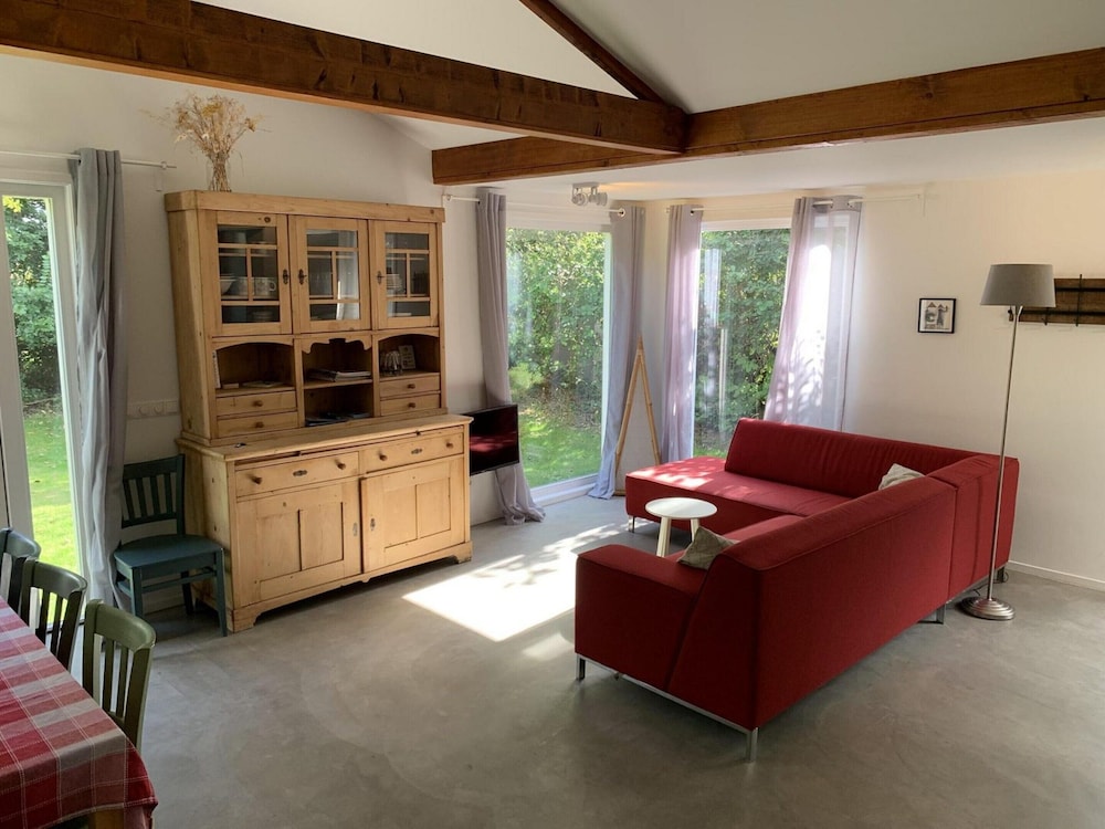 Renovated Bungalow With Garden for Families