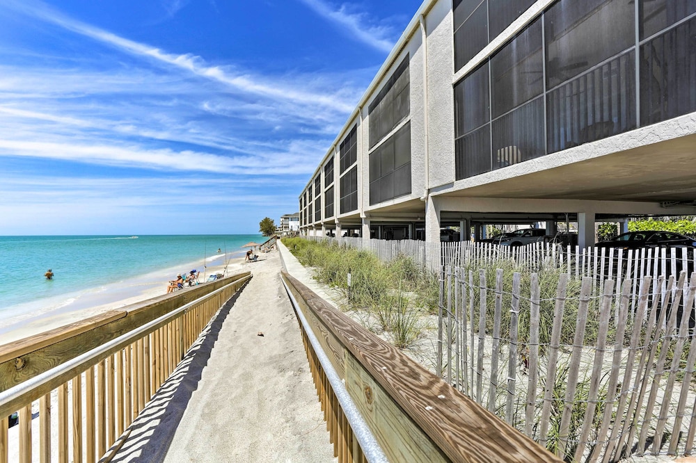 Beachfront Englewood Condo w/ Community Pool! view 4